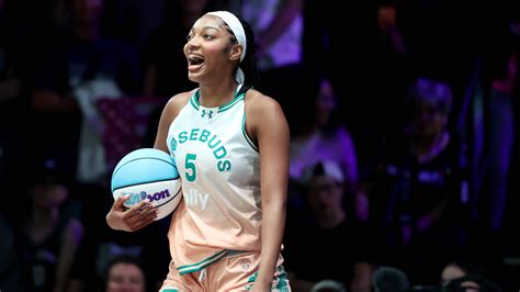 Stephanie ‘Tanqueray’ Johnson, One Of The Most Viral Humans of New York ...