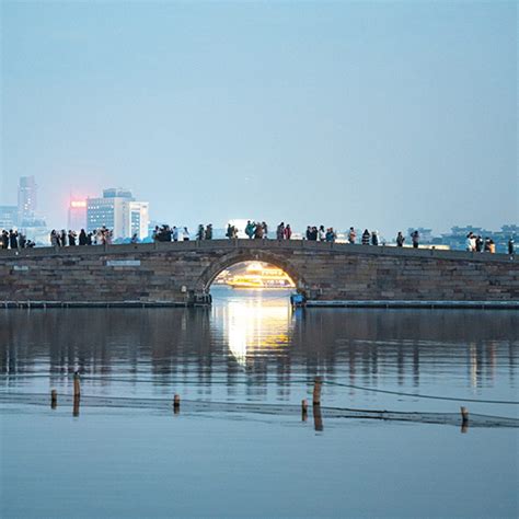 A guide to Hangzhou: a place to reflect | Cathay