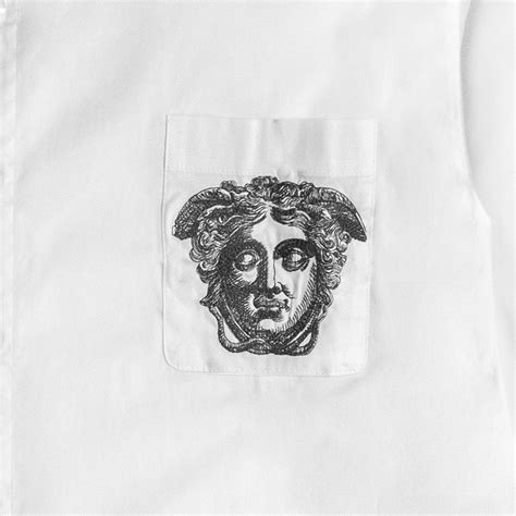 Gorgone Majestueuse – Mugart