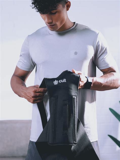 Buy cult Posture Corrector Unisex Black Online in India | Cult Store