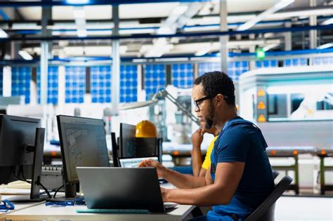 Page 3 | Service engineer Images - Free Download on Freepik