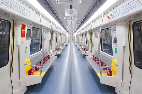 地铁上买什么礼物最新素材