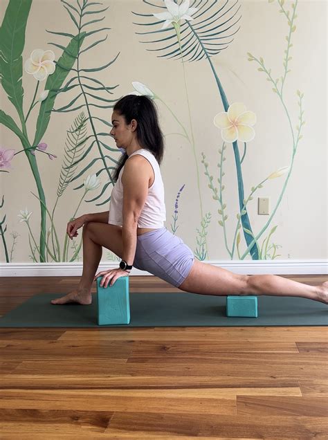 The Best Hip Flexor Stretches - Easy, Fast + Effective - Leigha Butler ...