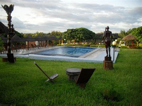 Cascades Palace Pool: Pictures & Reviews - Tripadvisor