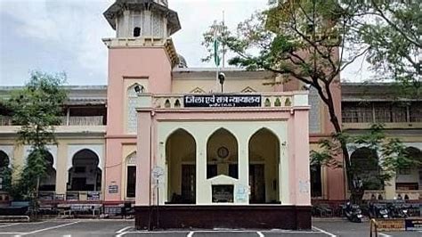 Indore: Outsiders cannot park vehicles in district court, orders ...