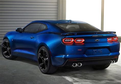 Chevrolet Camaro ganha tapa no visual e câmbio de 10 marchas