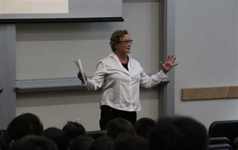 Faculty Spotlight: Amelia Regan’s Drive to Transform Transportation - UC Irvine Donald Bren ...