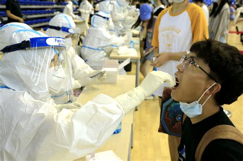 东南大学有序开展第三次全员核酸检测采样工作