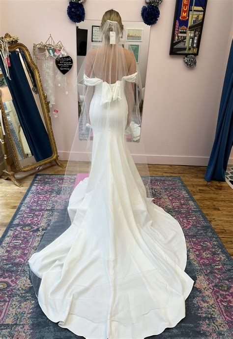 Robert Bullock New Wedding Dress Save 17% - Stillwhite