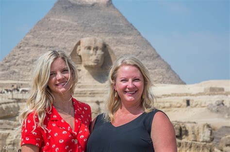 Egyptian Museum, Pyramids and Bazaar Tour from Cairo - Klook India