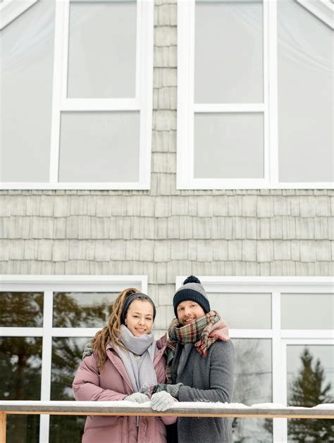 Two People Standing Together 的图像结果