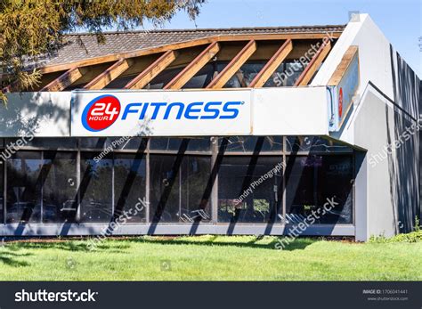 24 Hour Room Service Images: Browse 1,062 Stock Photos & Vectors Free ...