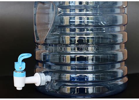 塑料水桶 10L家用纯净水透明手提水桶 便携PET圆桶矿泉水桶批发-阿里巴巴