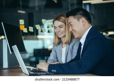 International Business People in Suits 的图像结果