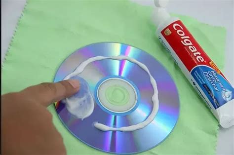 Clean CD Disc with Toothpaste 的图像结果