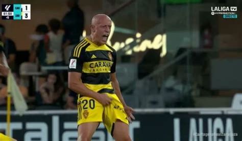 Mollejo celebra un gol fent "un Rubiales" i la Lliga ho denunciarà