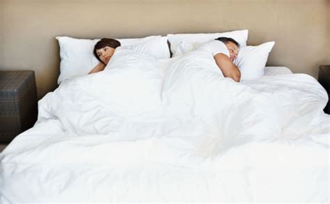 长期分床睡的夫妻关系怎么样，夫妻分床睡会导致什么-528时尚
