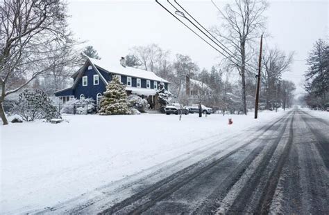 Winter Storm Ezra Snarls US Travel as Meteorologists Warn of 'Bomb Cyclone'