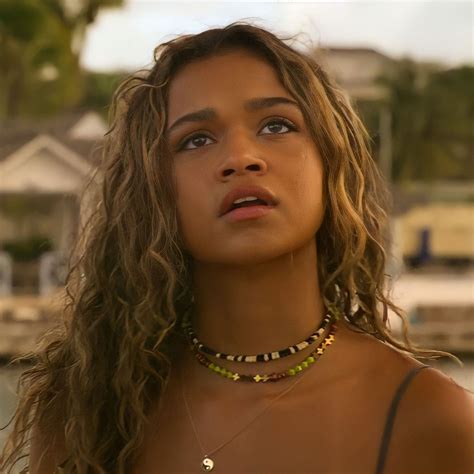 madison bailey outer banks icon | Atriz, Fotos de cabelos cacheados ...