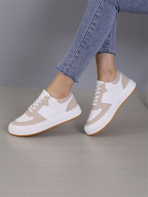 Casual Sports Shoes 的图像结果