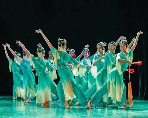【图片】2020年8月北京舞蹈学院专家教学展示课汇报-云南大学昌新国际艺术学院