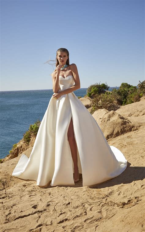 Destination Wedding Dresses Marjorie - La fleur bridal