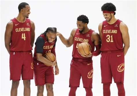 Cavs return their starting lineup at full strength against the Pistons ...