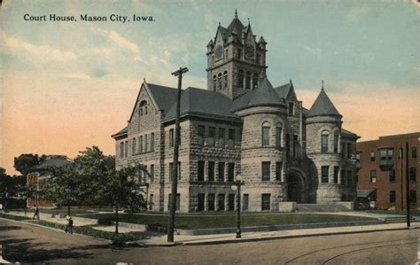 Courthouse, Mason City, Iowa Postcard