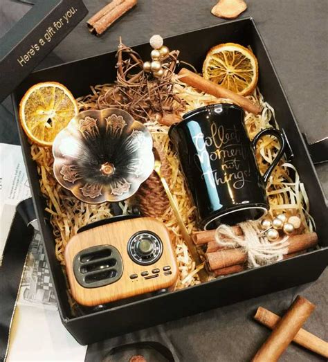 毕业适合什么礼物最新素材