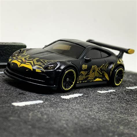 JULIAN'S HOT WHEELS BLOG: Porsche 911 GT3 RS (2020 HW Exotics - TFox)