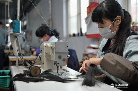 探访假发生产工厂 全球高端假发胶州造(组图) - 青岛新闻网