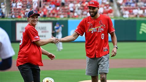 Jayson Tatum recreates viral photo from his high school days | NBA.com