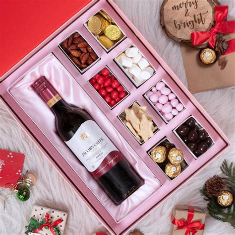 Gift Hampers For Women - Online Gifts For Girls | Confetti Gifts