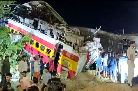 印度发生列车相撞事故 至少40人死亡-嵊州新闻网