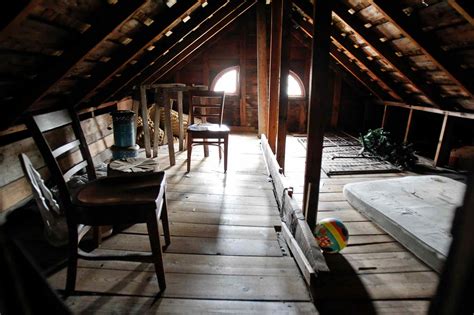 I Spent the Night in the Infamous Villisca Axe Murder House — This Is ...