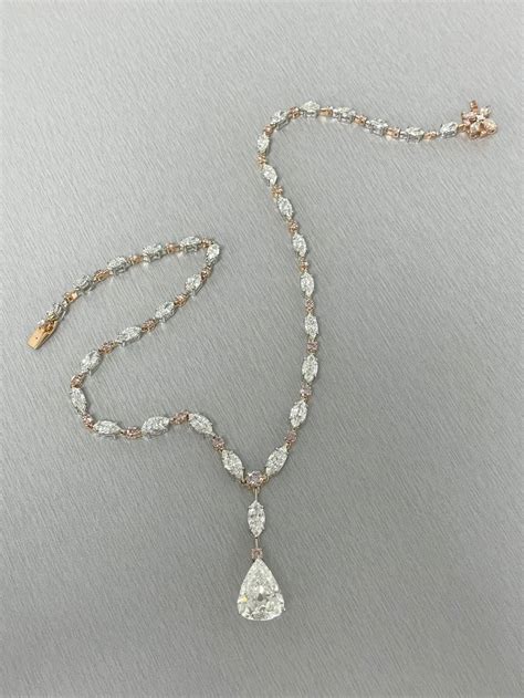 Beauvince Ariana Diamond Necklace (17.76 ct Diamonds) in Gold – Beauvince Jewelry