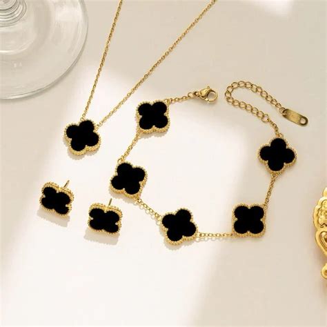 Black Clover Luxury Jewelry Set – Mode & Minimal