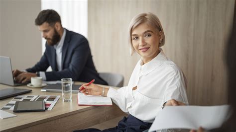 Upload Your Resume to LinkedIn: Step-by-Step Guide 2025