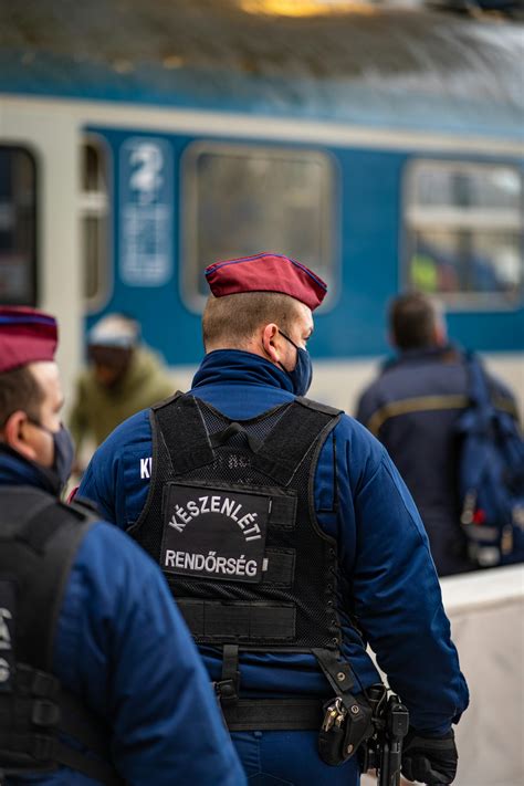 Police 的图像结果