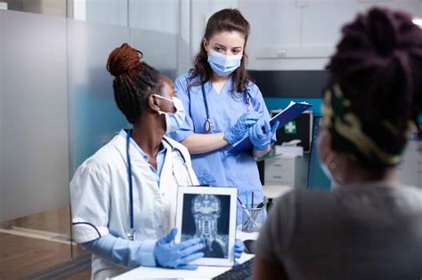 Top 5 Reasons Why Medical Assistant Jobs Are Exploding - Preppy