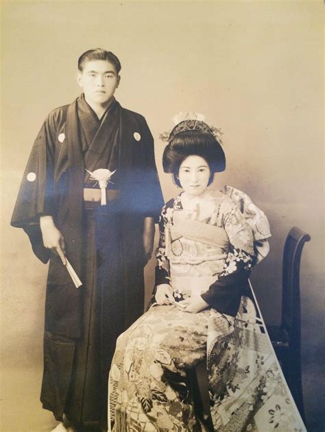 Couple in formal dress, Japan, 1947. | Семейные портреты, Жених и ...