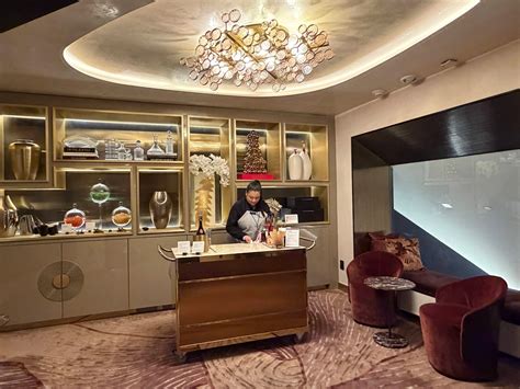 This swanky Las Vegas airport lounge has a free champagne parlor—and ...