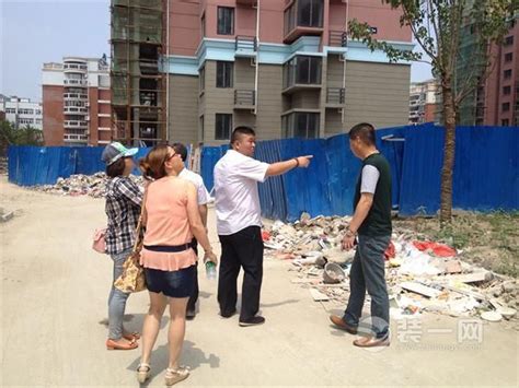 杭州市中心小区垃圾如山 居民已欠物业费200万元-北京时间