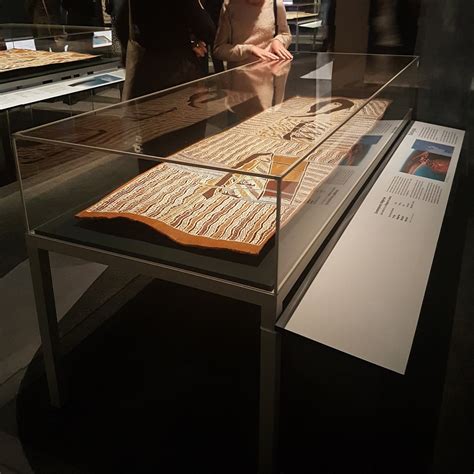 Museum Display 的图像结果