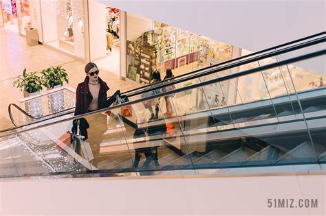 人 女子 女孩 女性 购物 商城 袋 室内 自动扶梯 时尚图片免费下载 - 觅知网