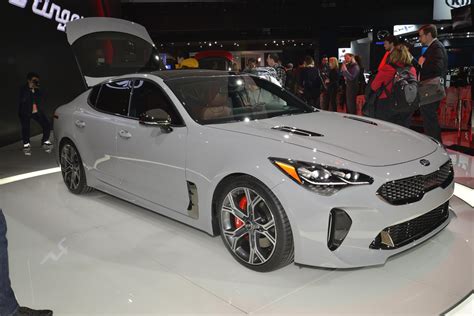 2018 Kia Stinger Looks Like a Porsche Panamera in Nardo Gray Paint - autoevolution