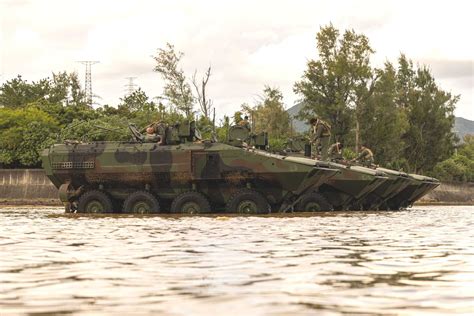 US Marines Amphibious Combat Vehicle Completes First Open-Water ...