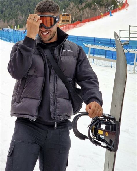 thumbs.pro : elnerdo19:Extremely handsome Latin Man, Daniel Montoya!!! 🥰🤤 ️ 💪🏼 🏳️‍🌈