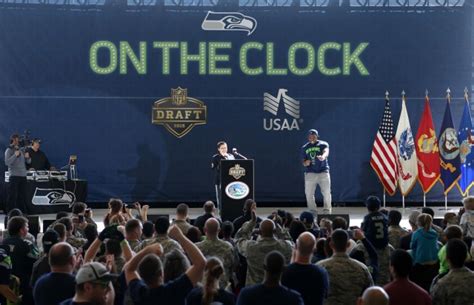 Seahawks bring draft day to JBLM | Article | The United States Army