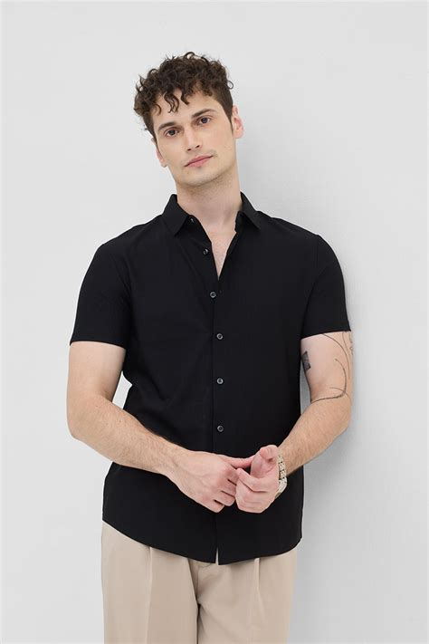 Buy Mens Black Stitchless Stretch Shirt Online | Snitch – SNITCH